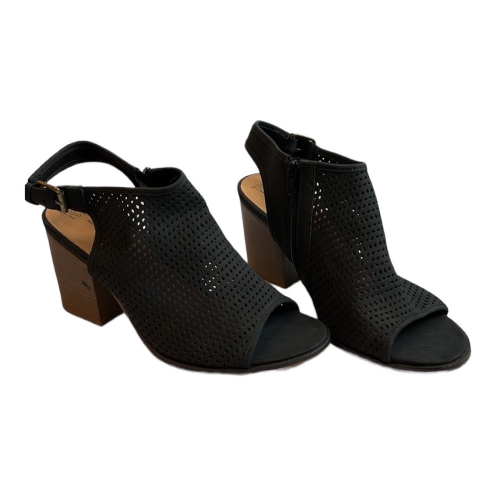 Women Black faux suede sandals